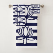 Lotus Flower Floral Stripe Pattern Bad Handdoek (Insitu)