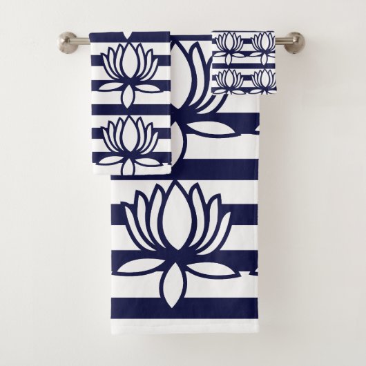 Lotus Flower Floral Stripe Pattern Bad Handdoek (Insitu)