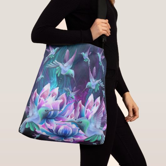 Lotus Flowers and Hummingbird in flight Crossbody Tas (Dichtbij)