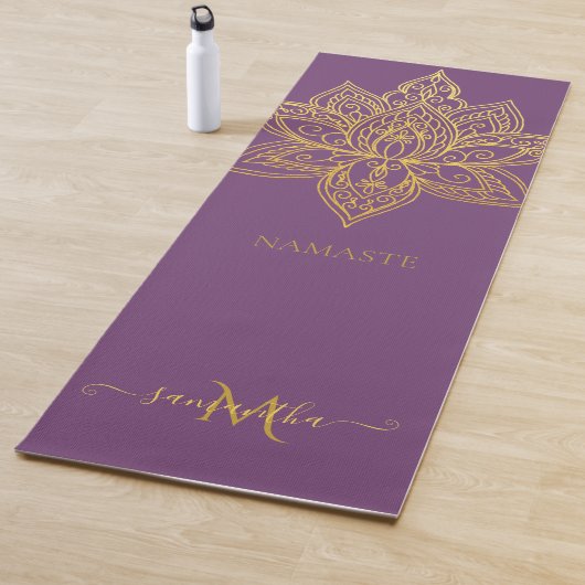 Lotus Gold Mandala Monogram Elegant Paarse Yogamat (In situ)