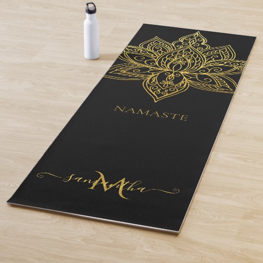 Lotus Gold Mandala Monogram Elegant Zwart Yogamat (In situ)
