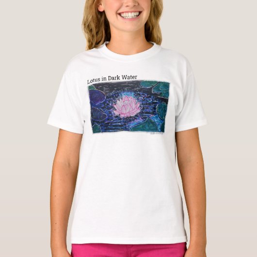 Lotus in Donker Water T-shirt (Voorkant)
