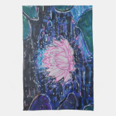 Lotus in Donker Water Theedoek (Verticaal)