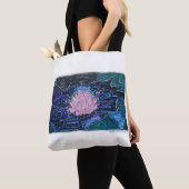 Lotus in Donker Water Tote Bag (Dichtbij)