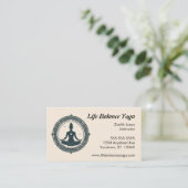 Lotus positie in Mandala Yoga Docent Visitekaartje (Staand voorkant)