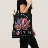 Lotus voor Potus Harris Walz 2024 Canvas tas (Dichtbij)