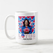 Lotus voor Potus Kamala Harris President Campaign Koffiemok (Links)