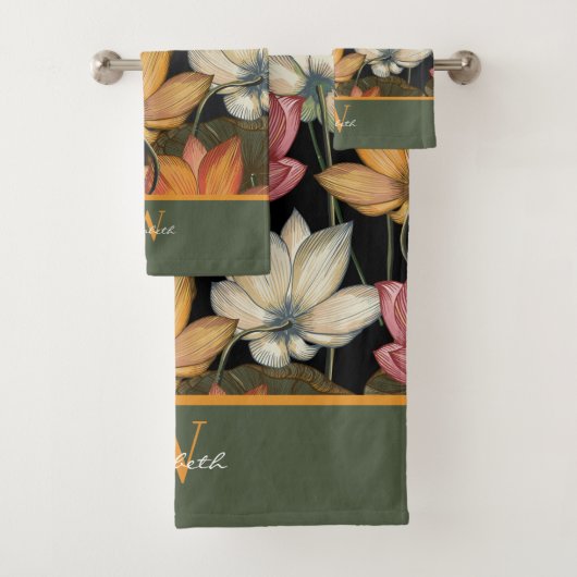 Lotus Water Lilies Roze Geel Groen Monogram Bad Handdoek (Insitu)