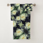 Lotus Water Lily Flower Pattern Bad Handdoek (Insitu)