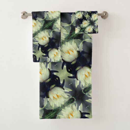 Lotus Water Lily Flower Pattern Bad Handdoek (Insitu)