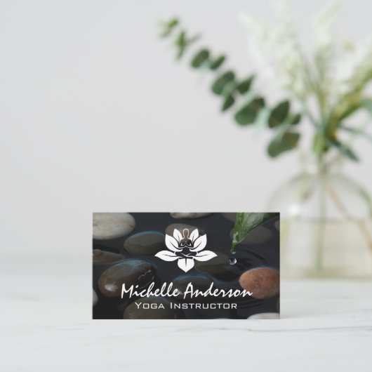 Lotus Yoga Logo | Stenen in Vijver Visitekaartje (Staand voorkant)