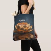 Lotusbloemenmeer Donker Tote Bag (Dichtbij)