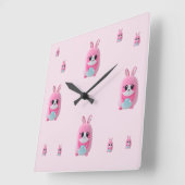 "Lou Lou". Een knuffelig, roze wezen. Vierkante Klok (Hoek)