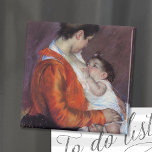 Louise Verpleegster Haar kind | Mary Cassatt Magneet<br><div class="desc">Louise Nursing Her Child (1898) van Mary Cassatt is een liefdevol en intiem portret van een moeder die haar kind borstvoeding geeft. Het schilderij legt prachtig de emotionele band en koesterende band tussen moeder en kind vast, en toont Cassatt's meesterlijke vermogen om moederlijke thema's af te beelden. Zachte, warme kleuren...</div>