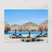 Lounge-carrossen en dergelijke paraplu's op strand briefkaart (Voorkant)