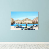 Lounge-carrossen en dergelijke paraplu's op strand canvas afdruk (Insitu (Houten vloer))