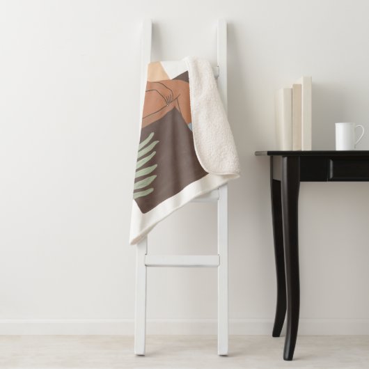 Lounging Woman Sherpa Deken (In situ)