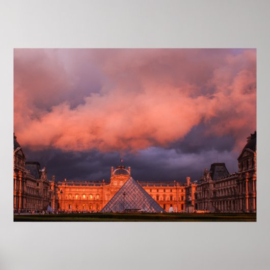 Louvre in zonsondergang poster (Voorkant)