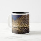 Louvre Pyramid van architect I.M. Pei bij Tweekleurige Koffiemok (Voorkant links)