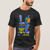LOVE 4th Grade Hanukkah Dreidel Menorah Teachers S T-shirt (Voorkant)