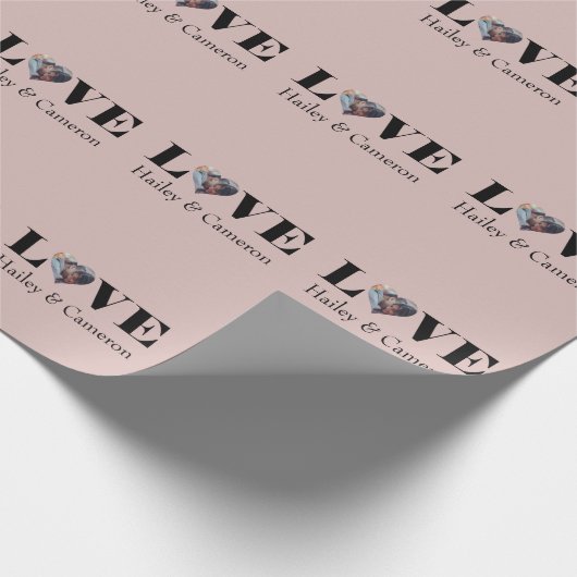 LOVE aangepaste foto op Stusty Pink Cadeaupapier (Hoek)