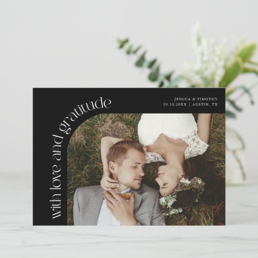 Love and Gratitude Black Wedding Photo Bedankkaart (Staand voorkant)