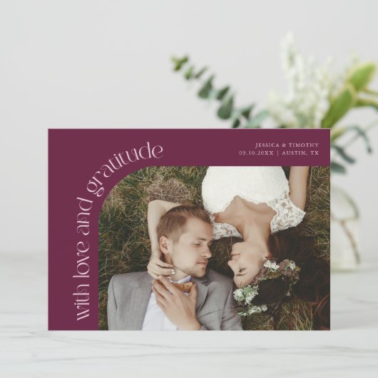 Love and Gratitude Cranberry Wedding Photo Bedankkaart (Staand voorkant)