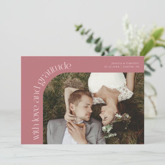 Love and Gratitude Pink Wedding Photo Bedankkaart (Staand voorkant)