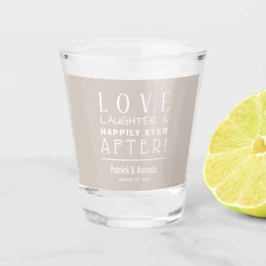 Love and Laughter Taupe Wedding Shot Glas (Voorkant)