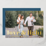 Love and Light Bold Typography Hanukkah Photo Folie Feestdagenkaart<br><div class="desc">Liefde en Licht! Verstuur Hanukkah graag naar familie en vrienden met deze aanpasbare goudfolie Hanukkah-kaart. Het bevat een gewaagde typografie. Personaliseer door namen en een foto toe te voegen. Deze gouden folie Happy Hanukkah-kaart is beschikbaar op andere kartonnen dozen.</div>