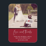Love and Thanks Red Wedding Photo Magnet Magneet<br><div class="desc">Deel je favoriete trouwfoto met je trouwgasten,  vrienden,  familie en bruiloft met deze aangepaste foto-magneten in ons 'liefde en bedankt'-ontwerp. Pas met uw foto,  douanebericht en namen aan.</div>