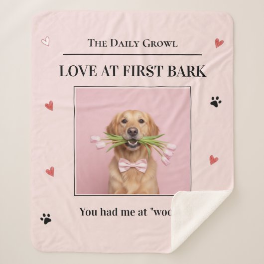 Love at First Bark Personalized Dog Sherpa Deken (Voorkant)