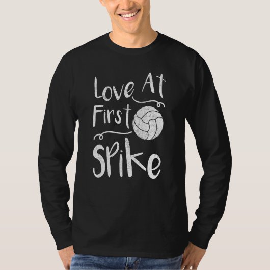 Love at First Spike Volleyball T-shirt (Voorkant)