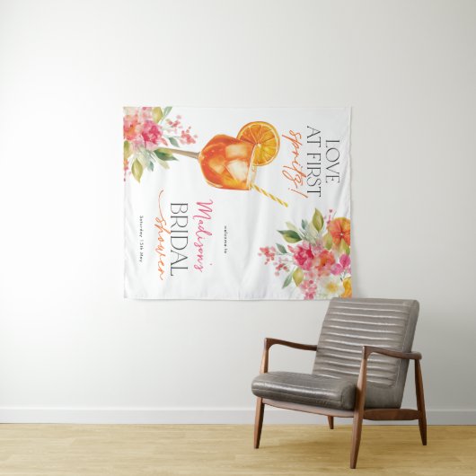 Love at First Spritz Bridal Shower Backdrop Sign Wandkleed (In Situ (horizontaal))