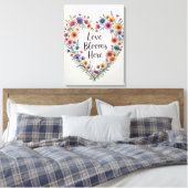 Love Blooms Here Floral Heart Art Print (Insitu (Slaapkamer))