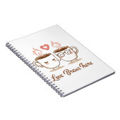 Love Brews Here - Schattige romantisch koffiepaar Notitieboek (Rechterzijde)