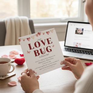 Love Bug Baby Shower Uitnodiging Rode Bloemhartjes