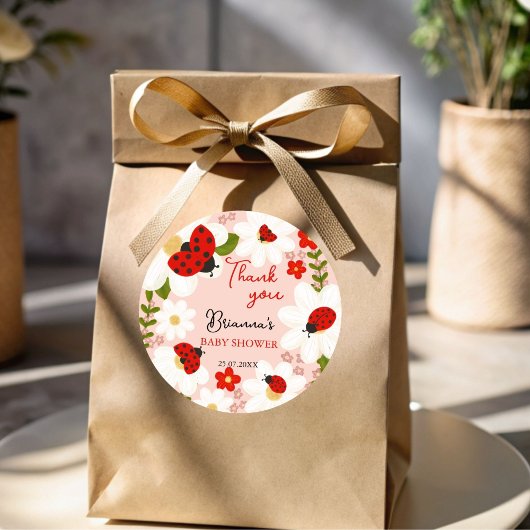 Love bug madeliefjes schattige lieveheersbeestje b ronde sticker