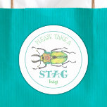 Love Bug Stag Swag Bag Party Favor Ronde Sticker<br><div class="desc">Een schattige draai op de zwenkzak, deze STAG tas sticker is voorzien van een schattige, stag kever lovebug afbeelding. Dit maakt het perfecte feestje voor de sticker van je beestje tot verjaardagsfeestje! Vul gewoon je cadeautassen met een leuke afhaalservice zoals snoep, plastic speelgoed, stickers, bladwijzer of andere kleine objecten en...</div>