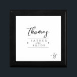 Love Calligraphy Heart Wedding Party Blk B&W ID940 Cadeaudoosje<br><div class="desc">De elegante handgeschreven manuscripttekst en de accenten van de borstelslag worden gebruikt om de stukken van deze prachtige, moderne trouwreeks te creëer. De keepaardbox die hier voor de vader van de bruid wordt getoond, kan ook worden gebruikt voor alle andere belangrijke leden van de bruiloft en is klassiek zwart op...</div>