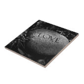 "Love" Carved Stone Tegeltje (Zijkant)