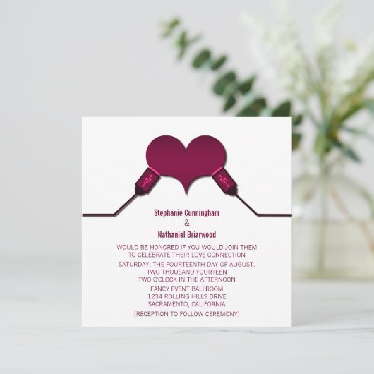 Love Connection USB Wedding Invitation, Fuchsia Kaart (Staand voorkant)