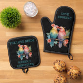 Love Cooking - De Tortelduifjes - Gepersonaliseerd Ovenwant & Pannenlap Set (Top down)