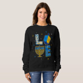 Love Cute Hanukkah Decorations Dreidel Menorah Cha Trui (Voorkant volledig)