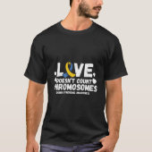 Love Doesn'T Count Chromosomes Down Syndrome Aware T-shirt (Voorkant)