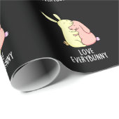 Love Every Bunny Funny Rabbit Pun Dark BG Cadeaupapier (Rol Hoek)
