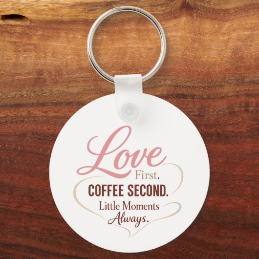 Love First Coffee Second Mom Life Typography Desig Sleutelhanger (Achterkant)