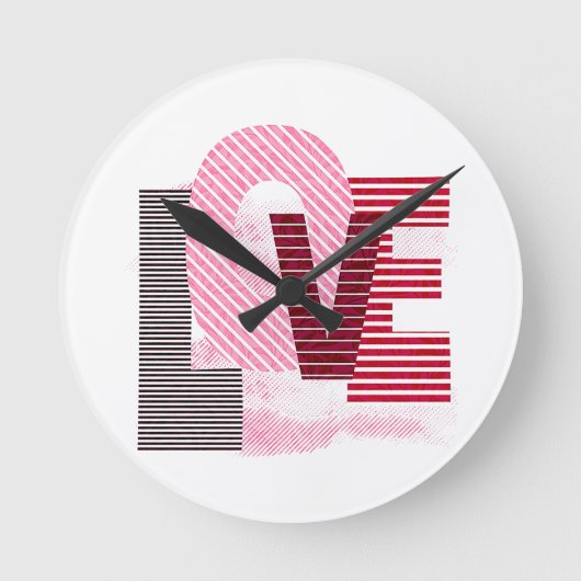 Love Geometric Magenta Letter Ronde Klok (Voorkant)