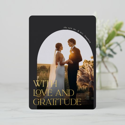 Love & Gratitude Gold Foil Weddenschap Hartelijk d Folie Uitnodiging (Staand Voorkant)