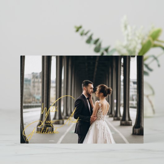 Love & Gratitude Gold Foil Weddenschap Hartelijk d Folie Uitnodiging (Staand Voorkant)